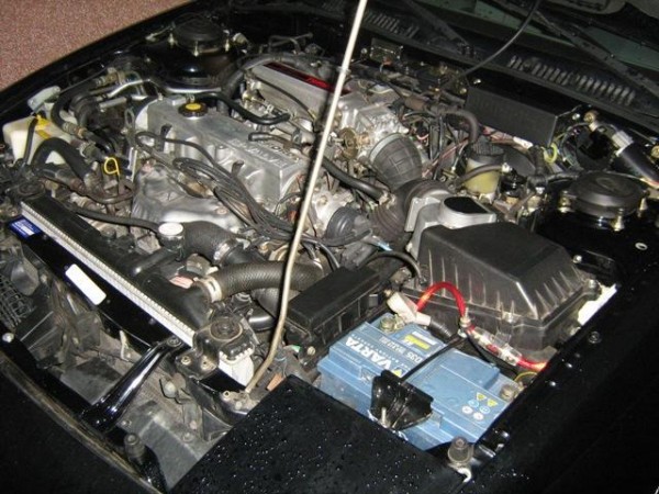 Motorraum 2.JPG (72.61 KiB) 10313 mal betrachtet Motorraum 2.JPG