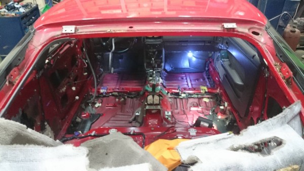 Innenraum vorne von Hinten.jpg (190.86 KiB) 46654 mal betrachtet Innenraum vorne von Hinten.jpg